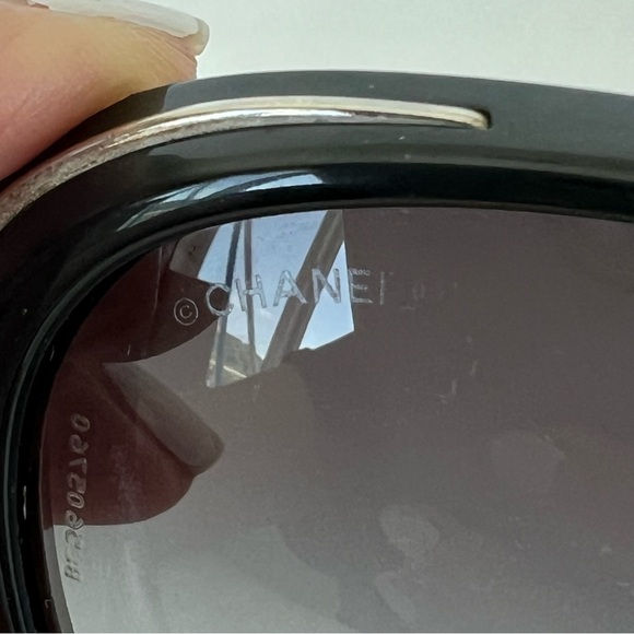 CHANEL 6037 Black w Silver CC Logo Frame Smokey Gray Gradient Lenses Sunglasses - Picture 15 of 16